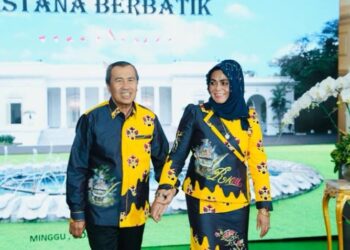 Hadiri Istana Berbatik, Gubernur Syamsuar dan Istri Promosi Batik Riau