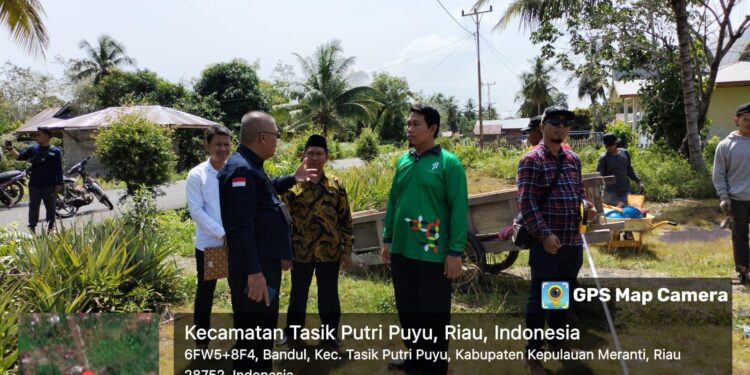 Tim SBSN Kanwil Kemenag Provinsi Riau Survei Tanah Persiapan SBSN KUA Tasik Putri Puyu