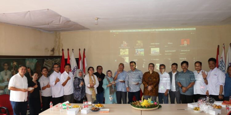 Semangat Persaudaraan: Potong Tumpeng dan Donor Darah Serentak di Perayaan HUT ke-7 SMSI