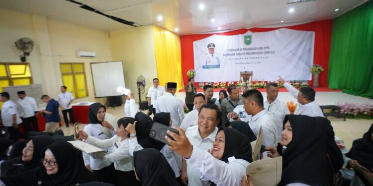 262 Guru di Rohul Terima SK PPPK dari Pj Gubri SF Hariyanto