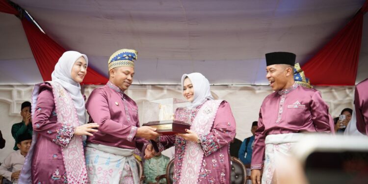 Ribuan Masyarakat Antusias Sambut Pawai Taaruf MTQ Ke-43 di Bengkalis