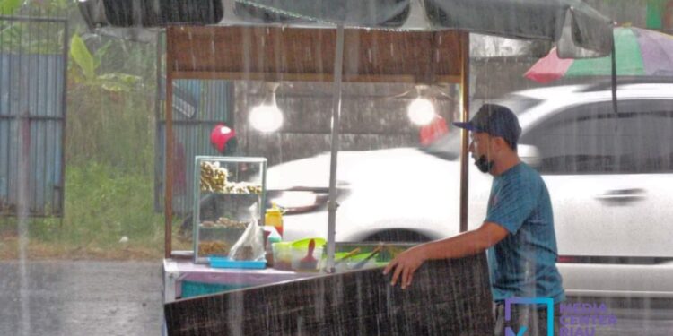 Ironi Cuaca Riau: Hujan Deras Tapi Hotspot Tetap Ada, BMKG Imbau Waspada Pembakaran Lahan